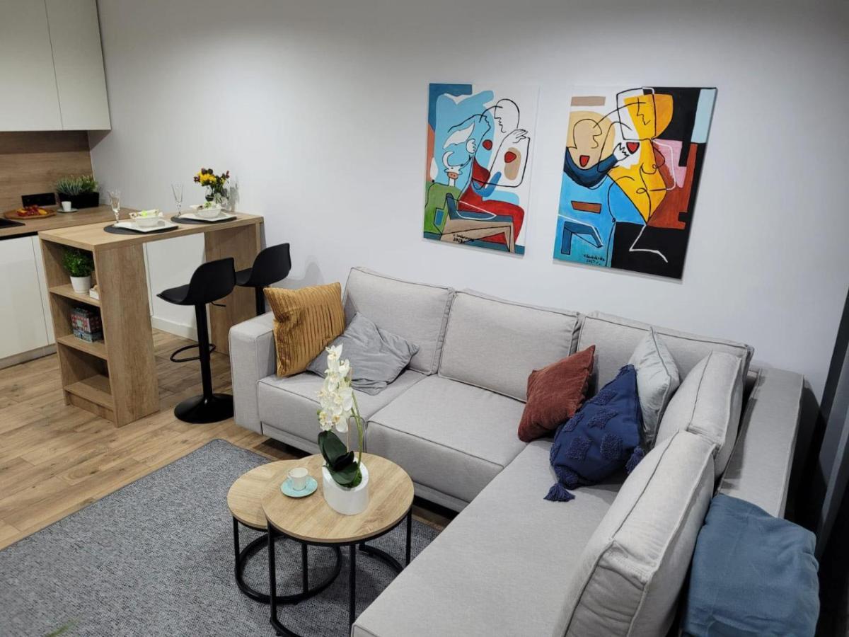 Good Apartments: Modern Stay Near Bielański Hospital and AWF Warsaw Exterior photo