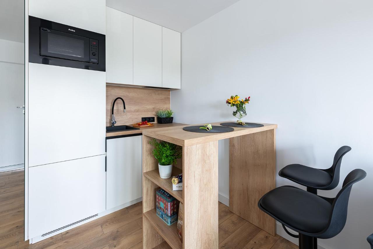 Good Apartments: Modern Stay Near Bielański Hospital and AWF Warsaw Exterior photo