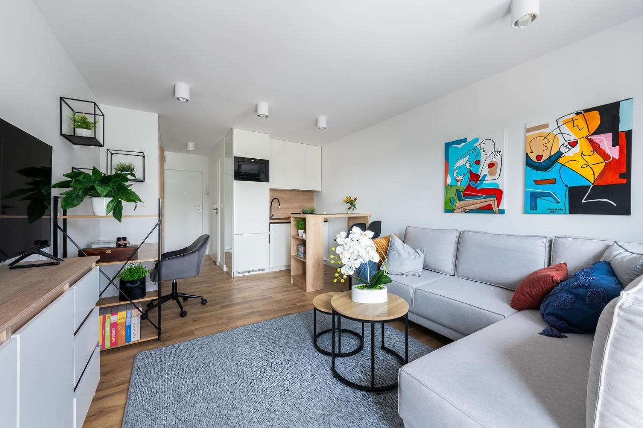 Good Apartments: Modern Stay Near Bielański Hospital and AWF Warsaw Exterior photo